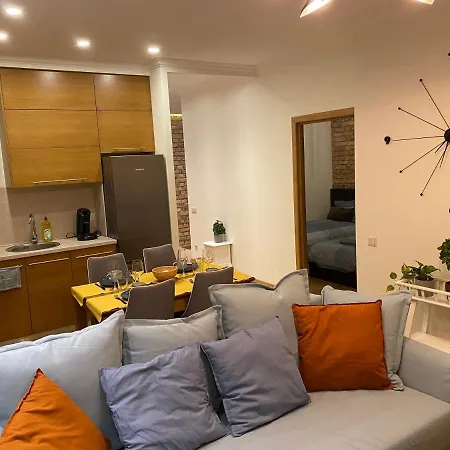 Cosy 2 Bedroom In Center